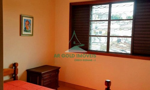 Sobrado Tríplex na Lapa | 3 Suítes | 6 Vagas | Lareira e Escritório | 215m²