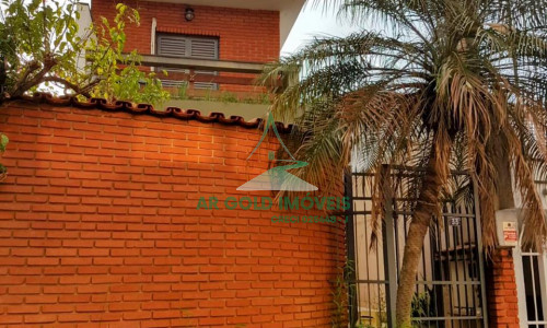 Sobrado Tríplex na Lapa | 3 Suítes | 6 Vagas | Lareira e Escritório | 215m²