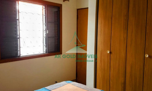 Sobrado Tríplex na Lapa | 3 Suítes | 6 Vagas | Lareira e Escritório | 215m²