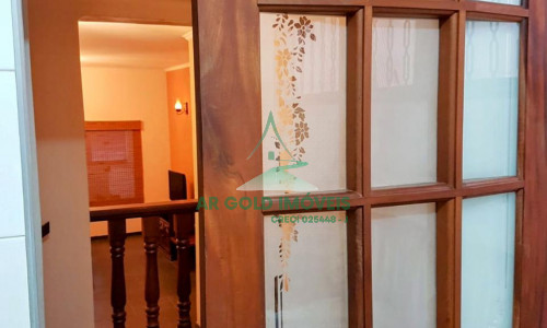 Sobrado Tríplex na Lapa | 3 Suítes | 6 Vagas | Lareira e Escritório | 215m²