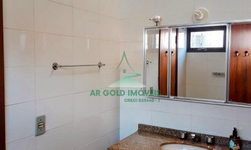 Sobrado Tríplex na Lapa | 3 Suítes | 6 Vagas | Lareira e Escritório | 215m²