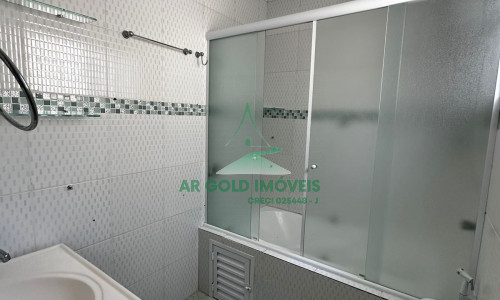 Casa com piscina, churrasqueira e fogão a lenha | 2 suítes | 2 vagas | Enseada