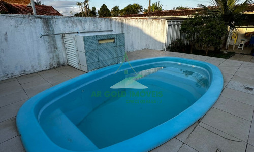 Casa com piscina, churrasqueira e fogão a lenha | 2 suítes | 2 vagas | Enseada