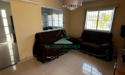 Casa com piscina, churrasqueira e fogão a lenha | 2 suítes | 2 vagas | Enseada