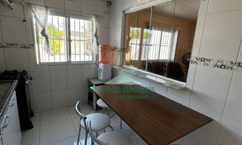 Casa com piscina, churrasqueira e fogão a lenha | 2 suítes | 2 vagas | Enseada