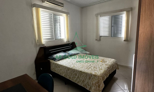 Casa com piscina, churrasqueira e fogão a lenha | 2 suítes | 2 vagas | Enseada