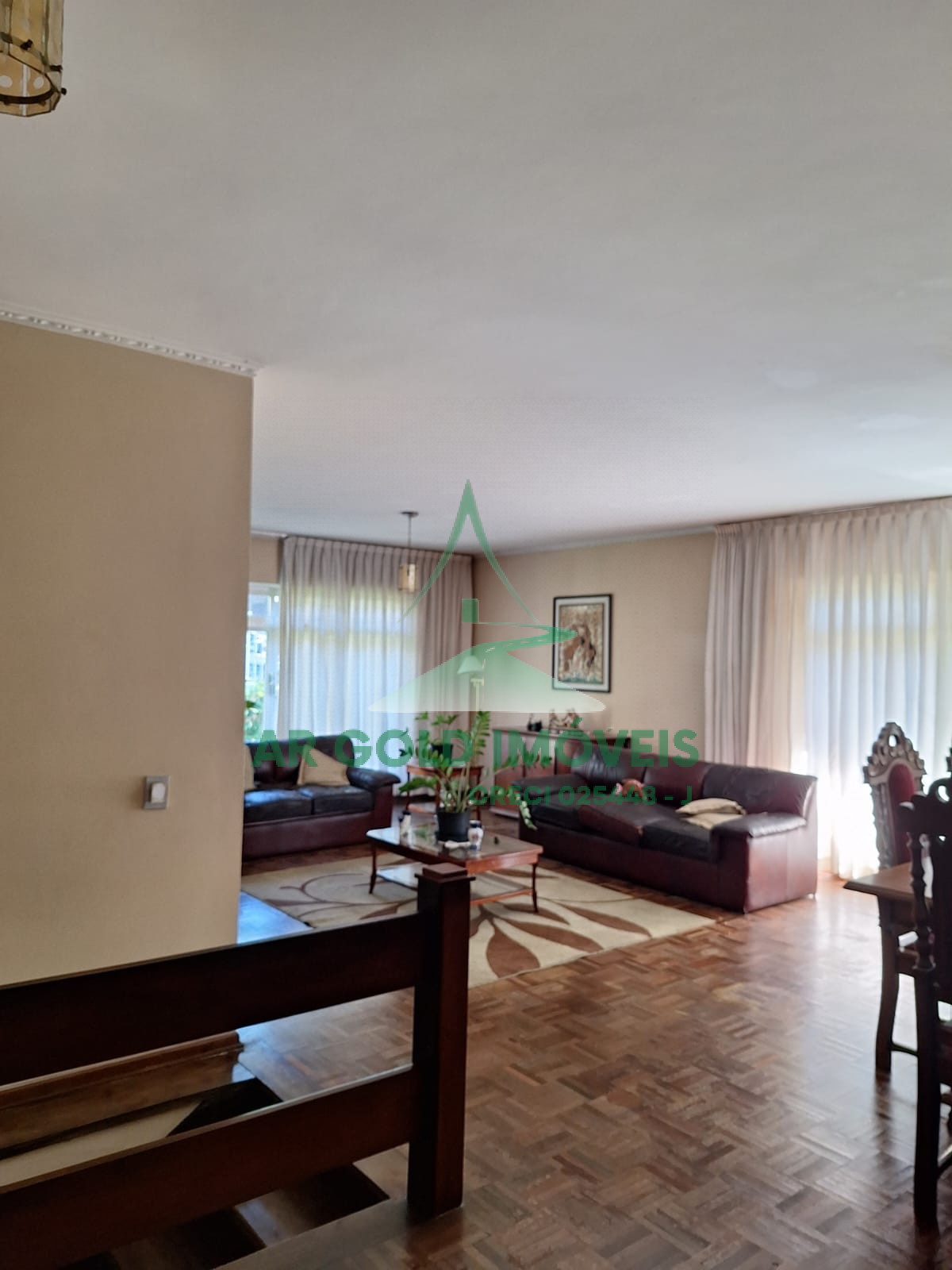 Casa à venda em Alto de Pinheiros | 362m² | 4 suítes | 3 vagas | Piscina