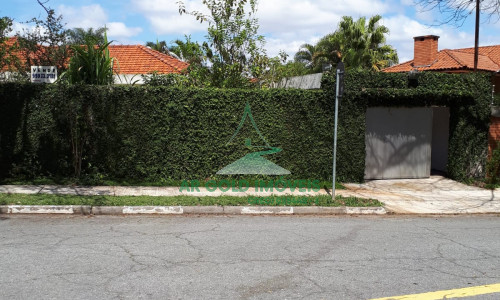 Casa à venda em Alto de Pinheiros | 362m² | 4 suítes | 3 vagas | Piscina