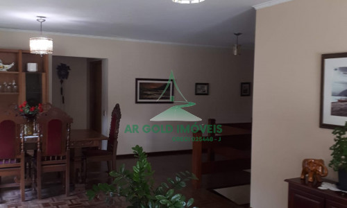 Casa à venda em Alto de Pinheiros | 362m² | 4 suítes | 3 vagas | Piscina