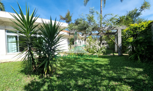 Casa à venda em Alto de Pinheiros | 362m² | 4 suítes | 3 vagas | Piscina