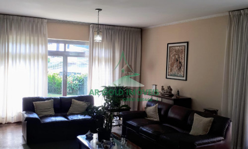 Casa à venda em Alto de Pinheiros | 362m² | 4 suítes | 3 vagas | Piscina