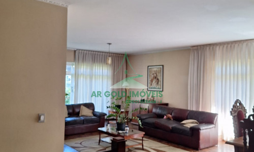 Casa à venda em Alto de Pinheiros | 362m² | 4 suítes | 3 vagas | Piscina