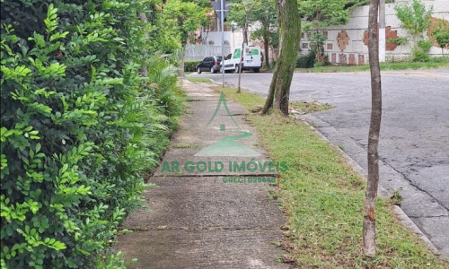 Casa à venda em Alto de Pinheiros | 362m² | 4 suítes | 3 vagas | Piscina