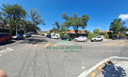 Casa à venda em Alto de Pinheiros | 362m² | 4 suítes | 3 vagas | Piscina