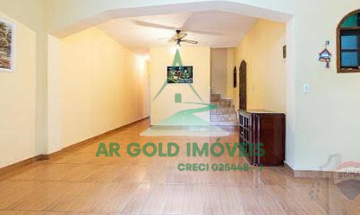 Casa à venda no Jaraguá | 128m² | 4 dormitórios | 2 vagas | Quintal com churrasqueira