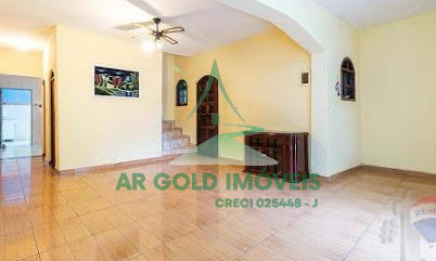 Casa à venda no Jaraguá | 128m² | 4 dormitórios | 2 vagas | Quintal com churrasqueira