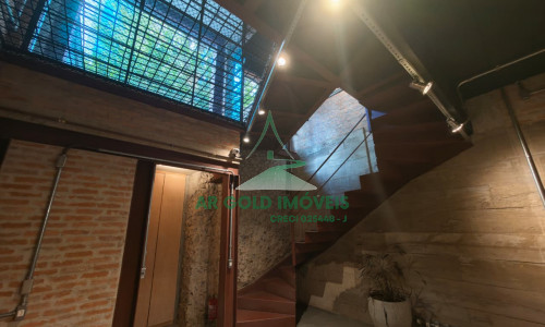 Casa para locação em Perdizes | 230m² | 2 suítes | 1 vaga | 3 pavimentos