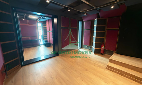Casa para locação em Perdizes | 230m² | 2 suítes | 1 vaga | 3 pavimentos