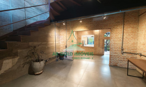 Casa para locação em Perdizes | 230m² | 2 suítes | 1 vaga | 3 pavimentos