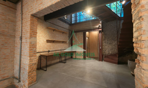 Casa para locação em Perdizes | 230m² | 2 suítes | 1 vaga | 3 pavimentos