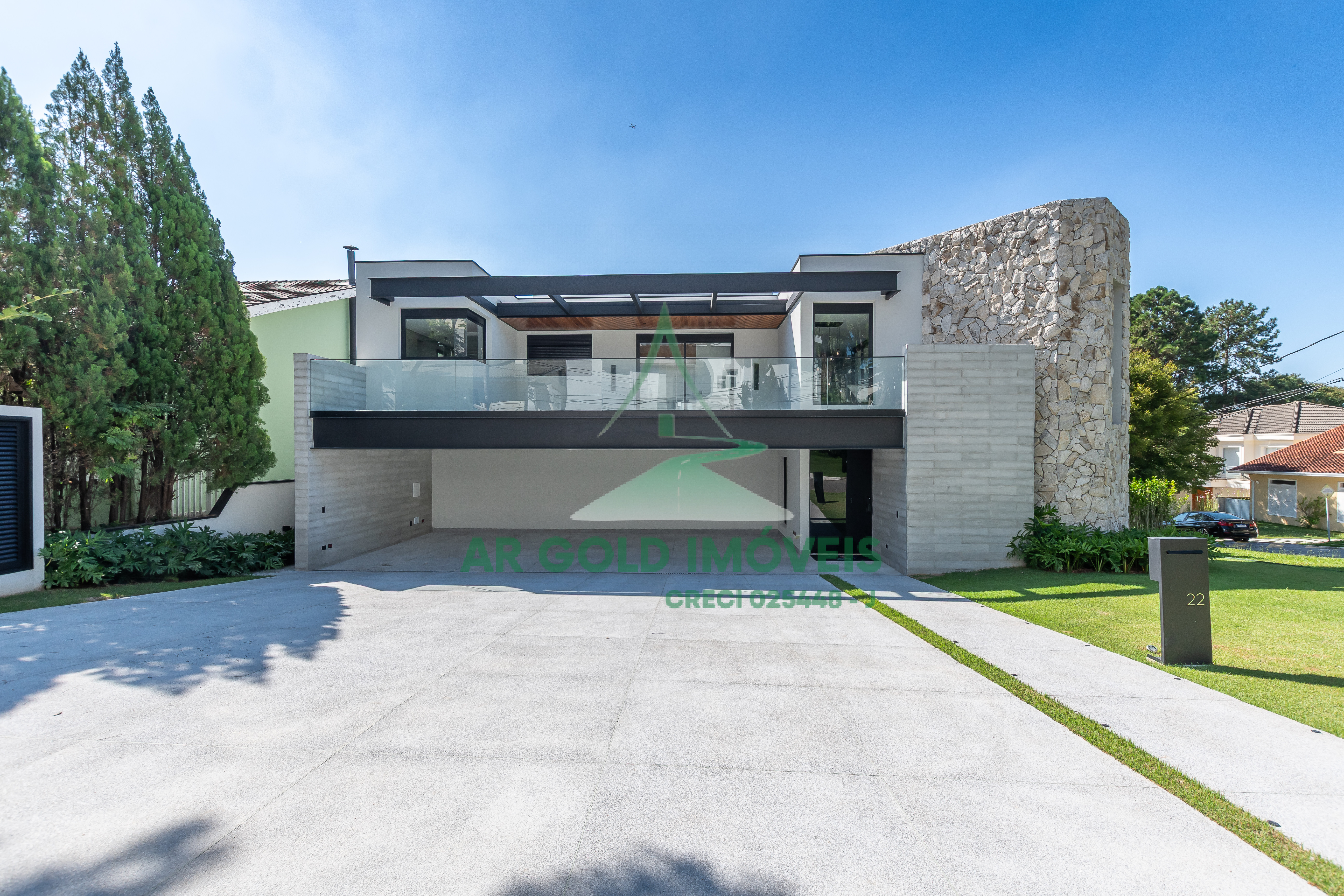 Casa à Venda no Residencial Alphaville 10 | 516m² | 4 Suítes | Retrofit Completo | 12 Vagas