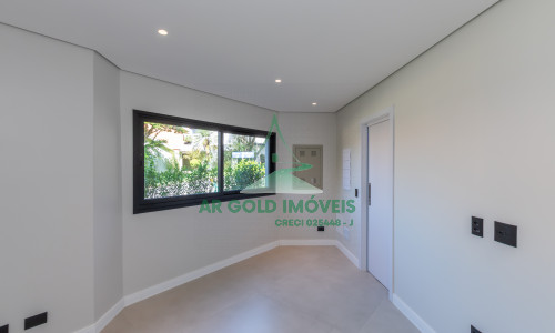 Casa à Venda no Residencial Alphaville 10 | 516m² | 4 Suítes | Retrofit Completo | 12 Vagas