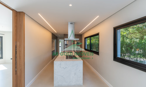 Casa à Venda no Residencial Alphaville 10 | 516m² | 4 Suítes | Retrofit Completo | 12 Vagas