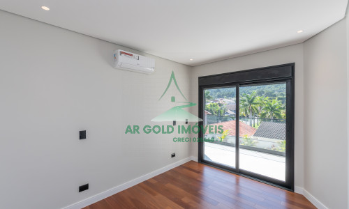 Casa à Venda no Residencial Alphaville 10 | 516m² | 4 Suítes | Retrofit Completo | 12 Vagas