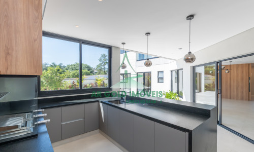 Casa à Venda no Residencial Alphaville 10 | 516m² | 4 Suítes | Retrofit Completo | 12 Vagas