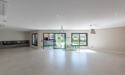 Casa à Venda no Residencial Alphaville 10 | 516m² | 4 Suítes | Retrofit Completo | 12 Vagas