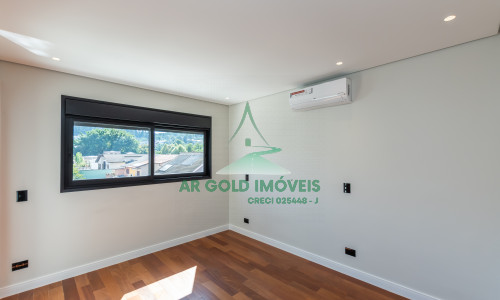 Casa à Venda no Residencial Alphaville 10 | 516m² | 4 Suítes | Retrofit Completo | 12 Vagas