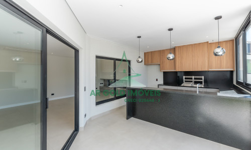 Casa à Venda no Residencial Alphaville 10 | 516m² | 4 Suítes | Retrofit Completo | 12 Vagas