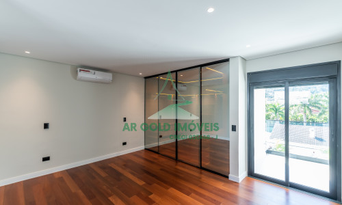 Casa à Venda no Residencial Alphaville 10 | 516m² | 4 Suítes | Retrofit Completo | 12 Vagas