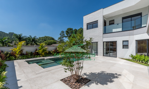 Casa à Venda no Residencial Alphaville 10 | 516m² | 4 Suítes | Retrofit Completo | 12 Vagas