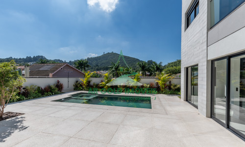 Casa à Venda no Residencial Alphaville 10 | 516m² | 4 Suítes | Retrofit Completo | 12 Vagas
