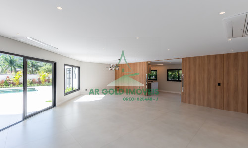 Casa à Venda no Residencial Alphaville 10 | 516m² | 4 Suítes | Retrofit Completo | 12 Vagas