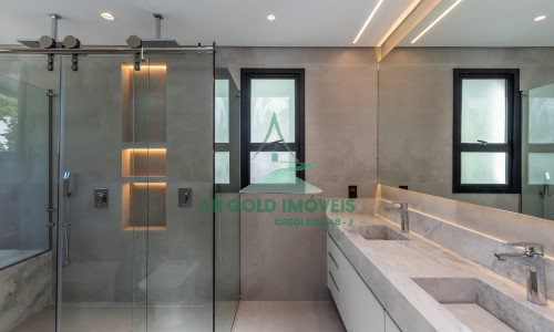 Casa à Venda no Residencial Alphaville 10 | 516m² | 4 Suítes | Retrofit Completo | 12 Vagas