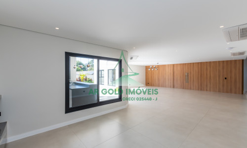 Casa à Venda no Residencial Alphaville 10 | 516m² | 4 Suítes | Retrofit Completo | 12 Vagas