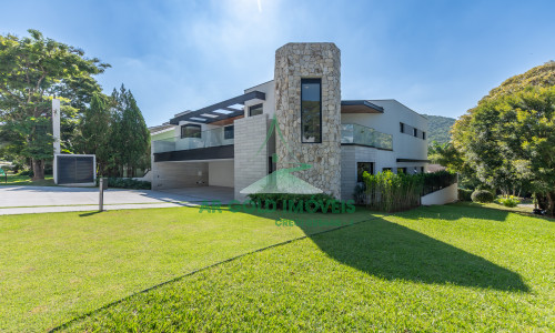 Casa à Venda no Residencial Alphaville 10 | 516m² | 4 Suítes | Retrofit Completo | 12 Vagas