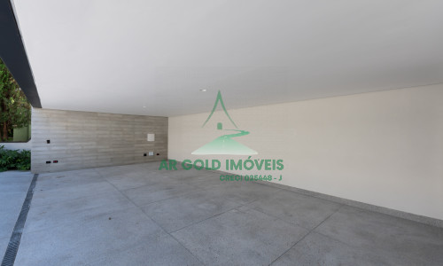 Casa à Venda no Residencial Alphaville 10 | 516m² | 4 Suítes | Retrofit Completo | 12 Vagas
