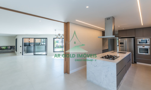 Casa à Venda no Residencial Alphaville 10 | 516m² | 4 Suítes | Retrofit Completo | 12 Vagas