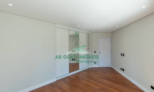 Casa à Venda no Residencial Alphaville 10 | 516m² | 4 Suítes | Retrofit Completo | 12 Vagas