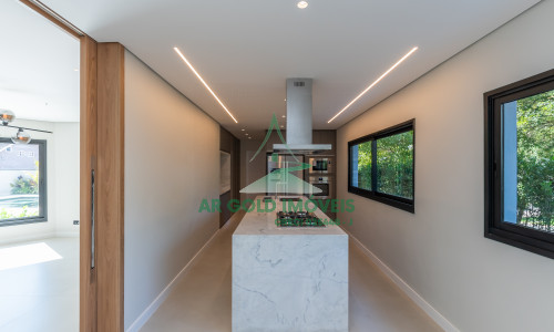 Casa à Venda no Residencial Alphaville 10 | 516m² | 4 Suítes | Retrofit Completo | 12 Vagas