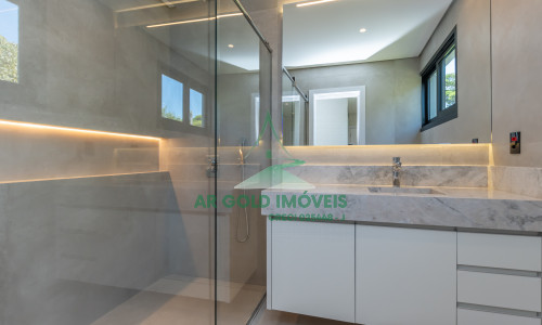 Casa à Venda no Residencial Alphaville 10 | 516m² | 4 Suítes | Retrofit Completo | 12 Vagas