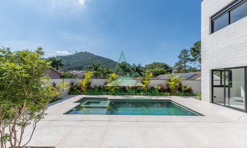 Casa à Venda no Residencial Alphaville 10 | 516m² | 4 Suítes | Retrofit Completo | 12 Vagas