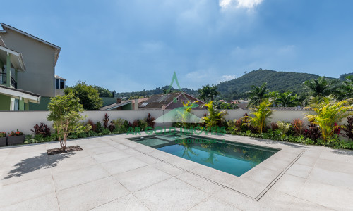 Casa à Venda no Residencial Alphaville 10 | 516m² | 4 Suítes | Retrofit Completo | 12 Vagas