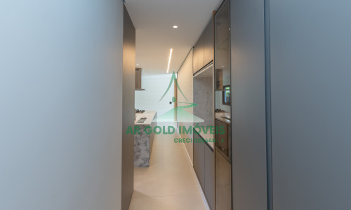 Casa à Venda no Residencial Alphaville 10 | 516m² | 4 Suítes | Retrofit Completo | 12 Vagas