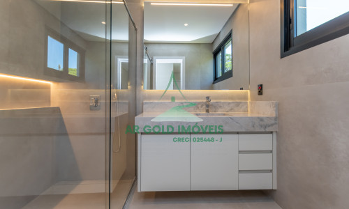 Casa à Venda no Residencial Alphaville 10 | 516m² | 4 Suítes | Retrofit Completo | 12 Vagas