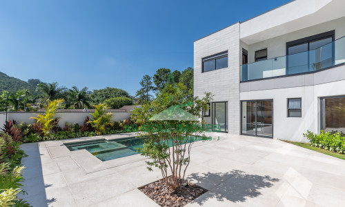 Casa à Venda no Residencial Alphaville 10 | 516m² | 4 Suítes | Retrofit Completo | 12 Vagas