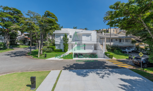 Casa à Venda no Residencial Alphaville 10 | 516m² | 4 Suítes | Retrofit Completo | 12 Vagas